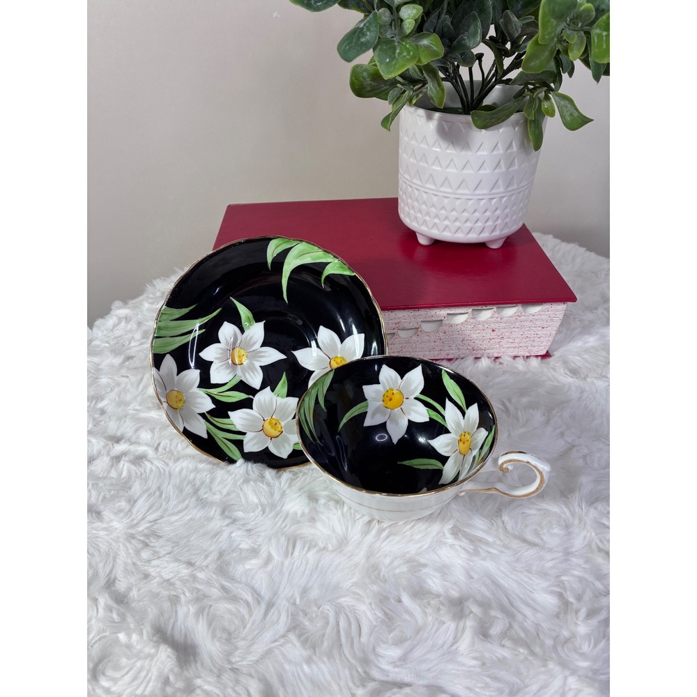 Daffodil Tuscan Fine English Bone China Tea Cup Saucer Black White Floral - Picture 1 of 11